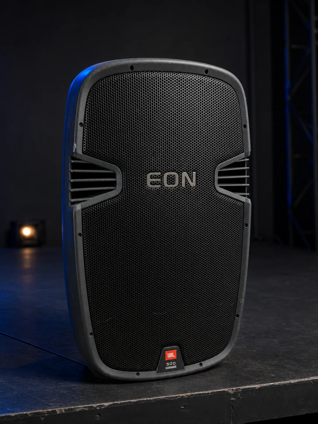 Professional studio product view of a JBL EON 500 active speaker